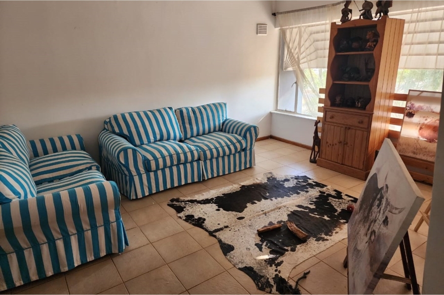 4 Bedroom Property for Sale in Bergzicht Western Cape